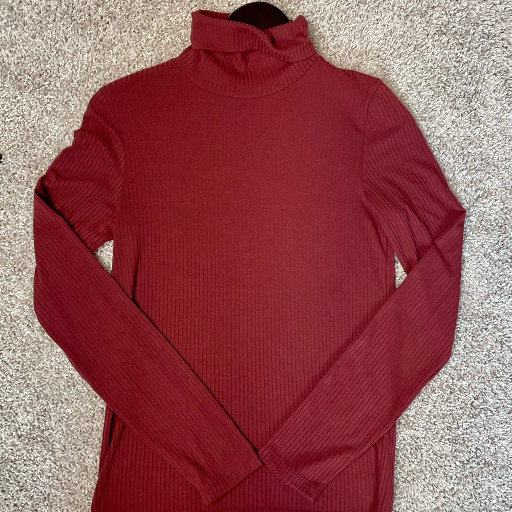 J Crew Lightweight Ribbed Turtleneck, Maroon, Size Small